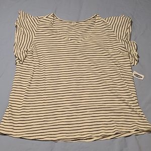 Old Navy V-Neck flutter sleeve top